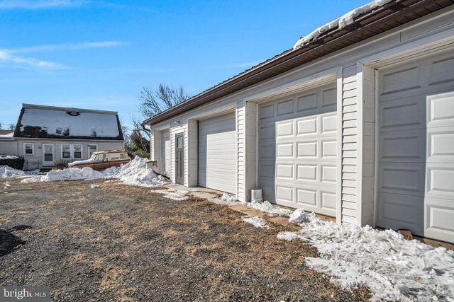 1836 W TRINDLE RD, Carlisle, PA 17013