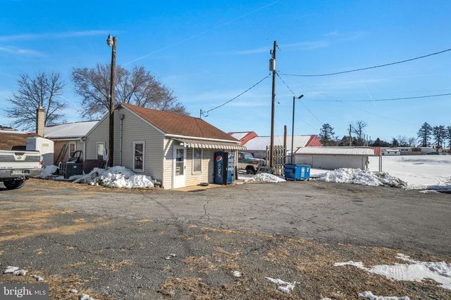 1836 W TRINDLE RD, Carlisle, PA 17013