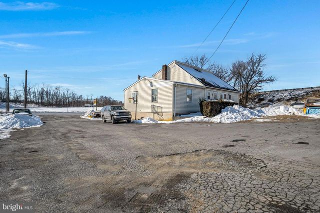 1836 W TRINDLE RD, Carlisle, PA 17013