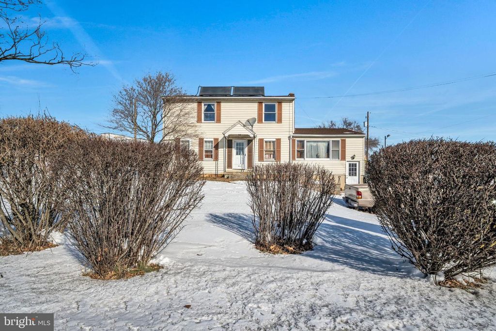 1836 W TRINDLE RD, Carlisle, PA 17013