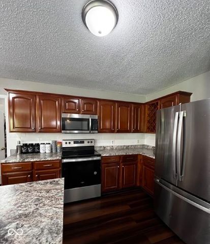 585 Fireside Drive, Greenwood, IN 46143