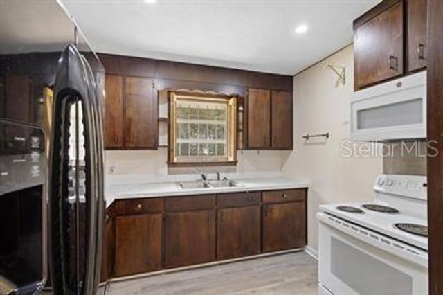 420 N FAIRVIEW AVENUE, Deland, FL 32724