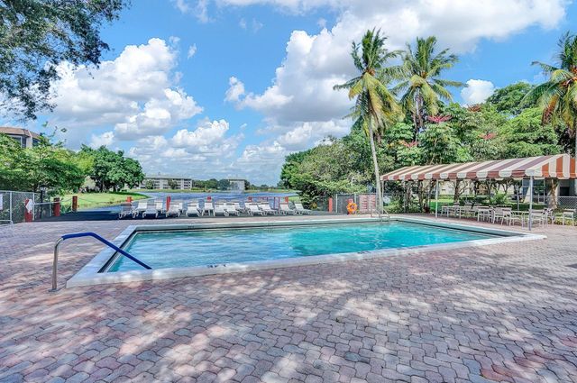 9450 Poinciana Place 416, Davie, FL 33324