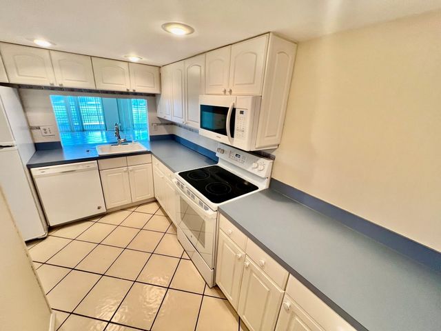 9450 Poinciana Place 416, Davie, FL 33324