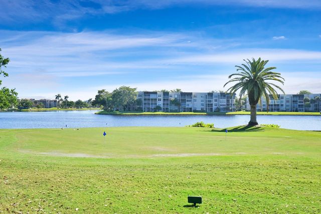 9450 Poinciana Place 416, Davie, FL 33324
