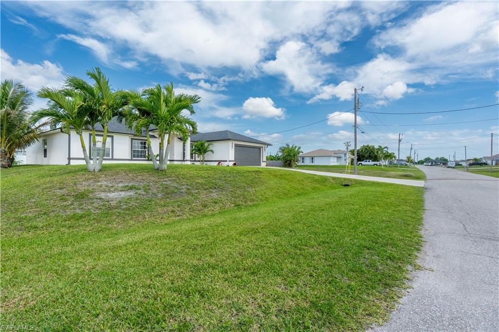 Image 4 of property listing at 16 NW 18th AVE, Cape Coral, FL 33993
