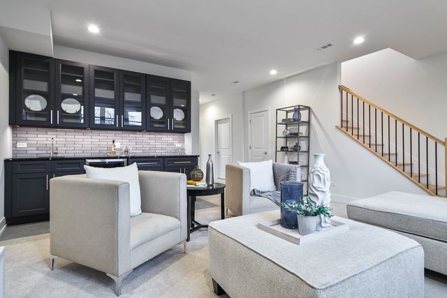 3512 N Central Avenue, Chicago, IL 60634