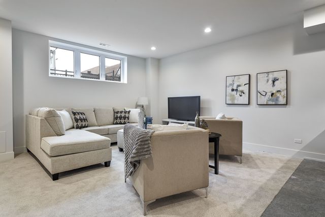 3512 N Central Avenue, Chicago, IL 60634