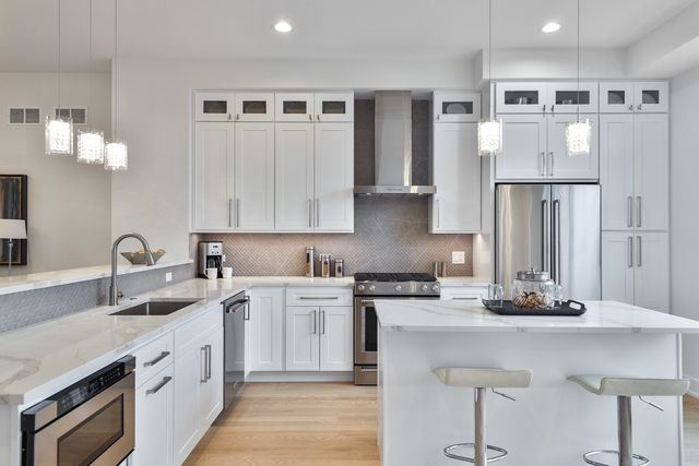 3512 N Central Avenue, Chicago, IL 60634