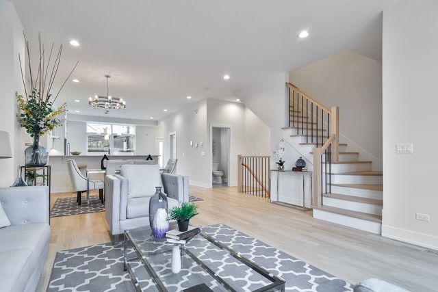 3512 N Central Avenue, Chicago, IL 60634