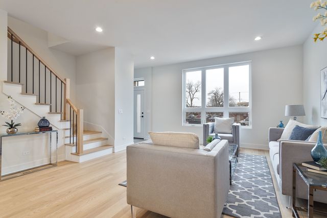 3512 N Central Avenue, Chicago, IL 60634