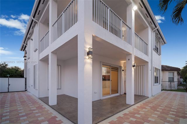 15051 SW 18th Ter, Miami, FL 33185