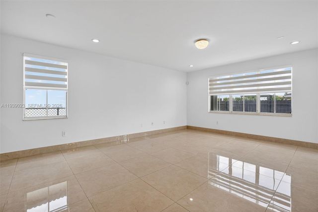 15051 SW 18th Ter, Miami, FL 33185