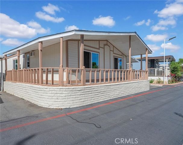 205 Duchess Lane, Santa Ana, CA 92704