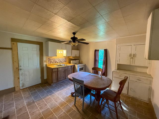 140 Sycamore Street, Glouster, OH 45732