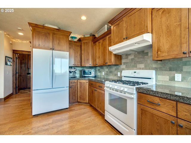 11825 Ne FINN HILL Loop, Carlton, OR 97111