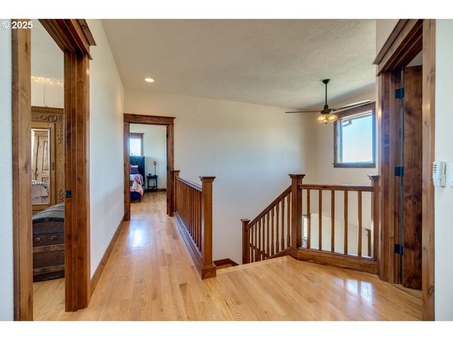 11825 Ne FINN HILL Loop, Carlton, OR 97111