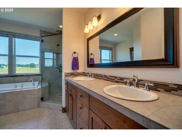 11825 Ne FINN HILL Loop, Carlton, OR 97111