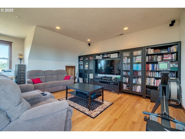11825 Ne FINN HILL Loop, Carlton, OR 97111