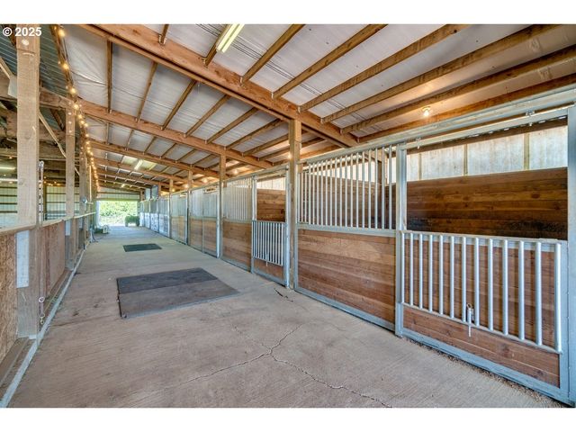 11825 Ne FINN HILL Loop, Carlton, OR 97111