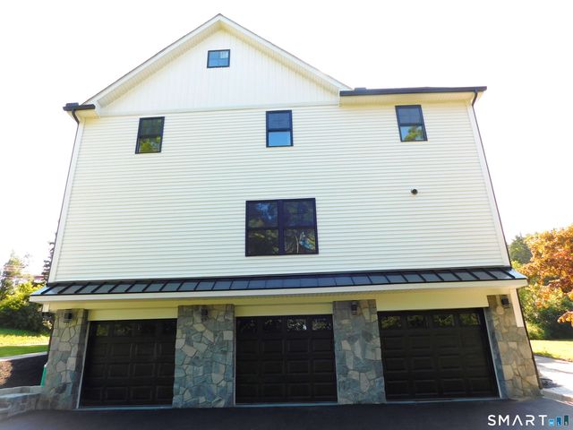 60 Mohegan Road, Shelton, CT 06484
