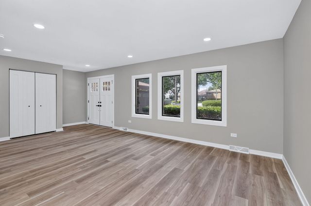 216 W Kimbell Avenue, Elmhurst, IL 60126