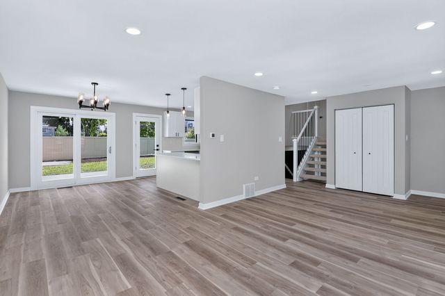 216 W Kimbell Avenue, Elmhurst, IL 60126