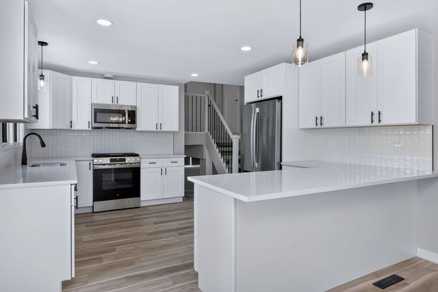 216 W Kimbell Avenue, Elmhurst, IL 60126