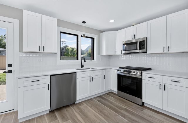 216 W Kimbell Avenue, Elmhurst, IL 60126