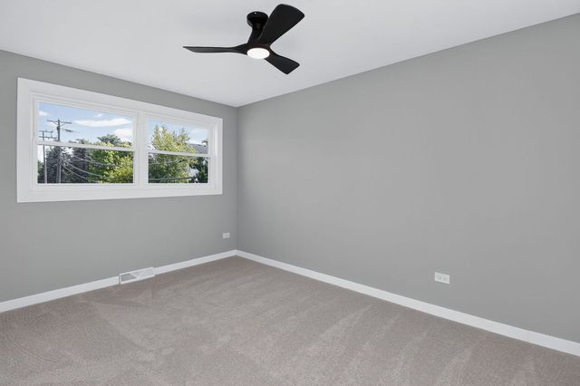 216 W Kimbell Avenue, Elmhurst, IL 60126