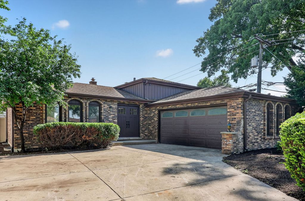 216 W Kimbell Avenue, Elmhurst, IL 60126