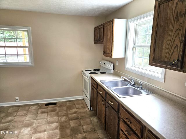 300 East Watterson East Street, Rogersville, TN 37857