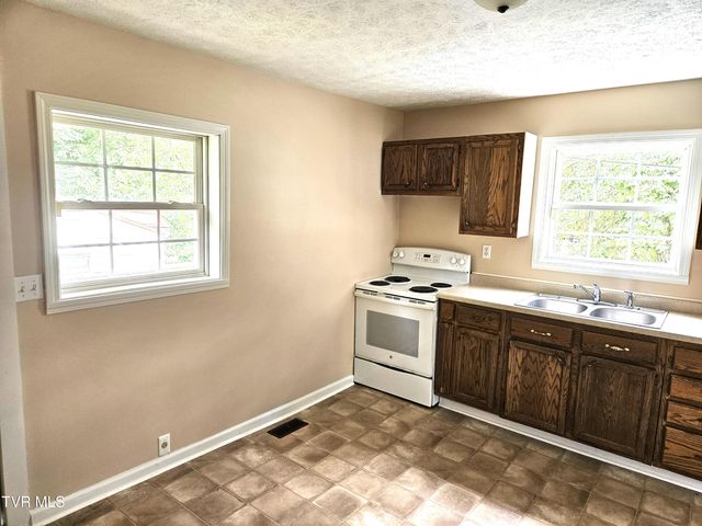 300 East Watterson East Street, Rogersville, TN 37857