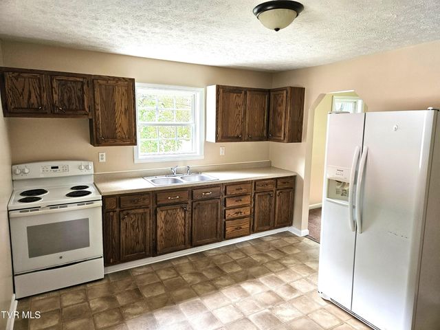 300 East Watterson East Street, Rogersville, TN 37857