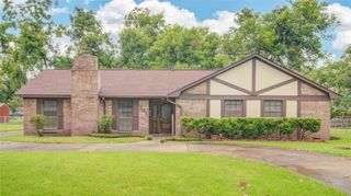 203 Old Angleton Road, Lake Jackson, TX 77566