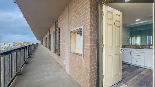 200 W Cotter Ave B-3, Port Aransas, TX 78373
