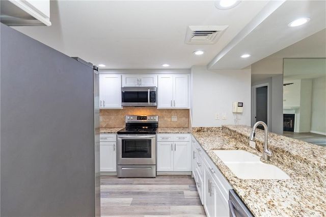200 W Cotter Ave B-3, Port Aransas, TX 78373