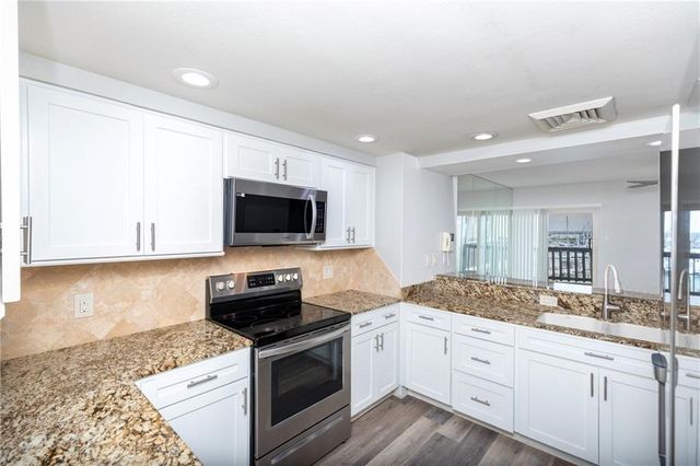 200 W Cotter Ave B-3, Port Aransas, TX 78373