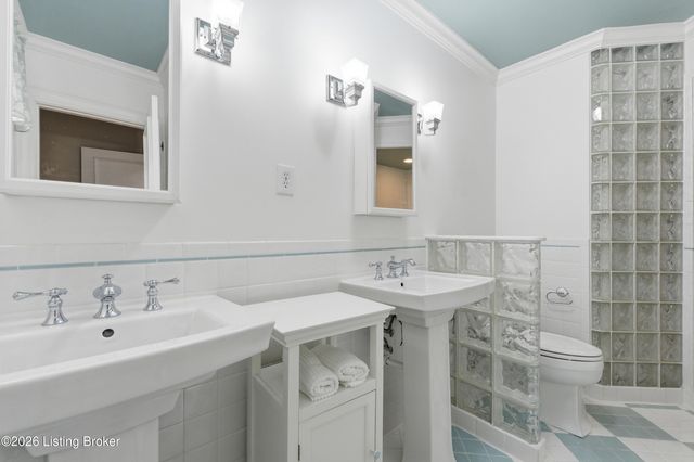 2101 Camargo Rd, Louisville, KY 40207