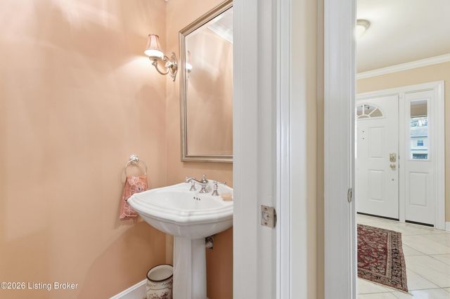 2101 Camargo Rd, Louisville, KY 40207