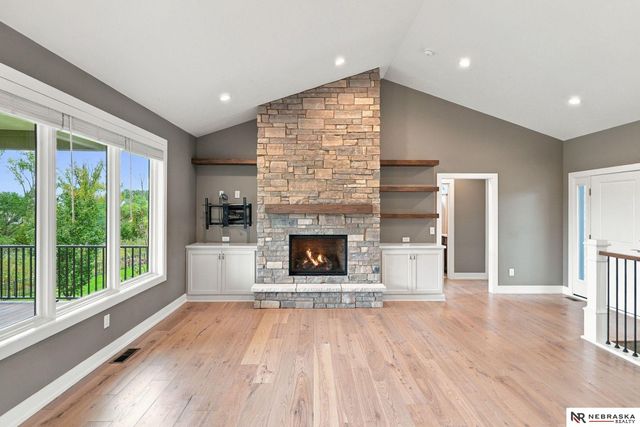 9200 Rattlesnake Road, Lincoln, NE 68520