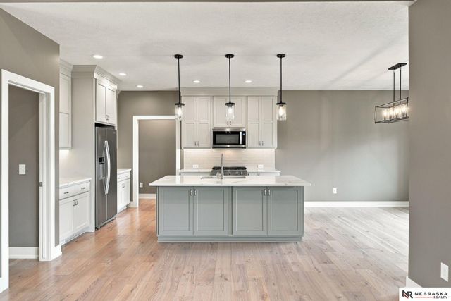 9200 Rattlesnake Road, Lincoln, NE 68520