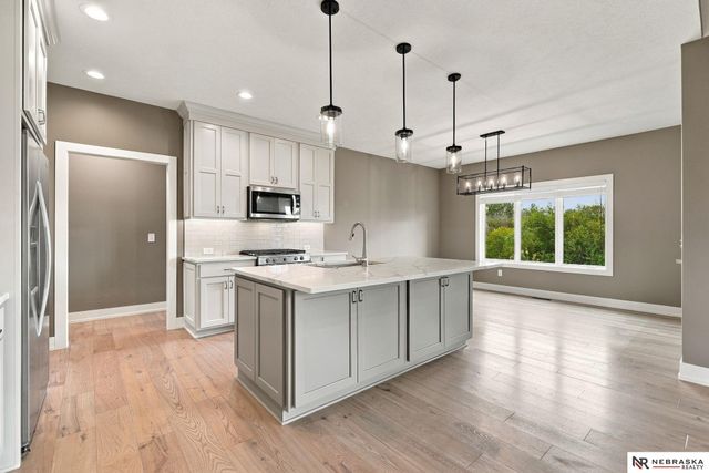 9200 Rattlesnake Road, Lincoln, NE 68520