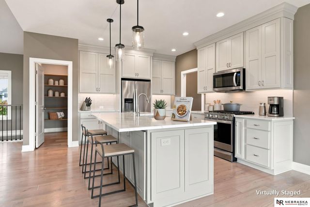 9200 Rattlesnake Road, Lincoln, NE 68520