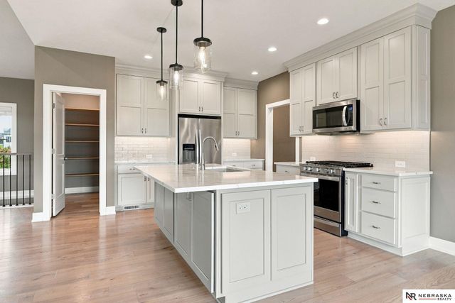 9200 Rattlesnake Road, Lincoln, NE 68520