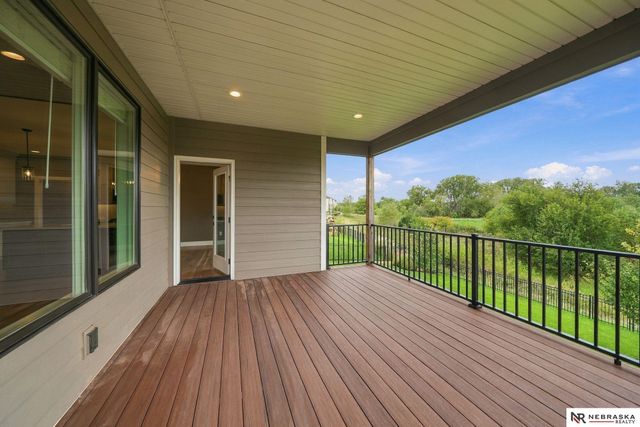 9200 Rattlesnake Road, Lincoln, NE 68520