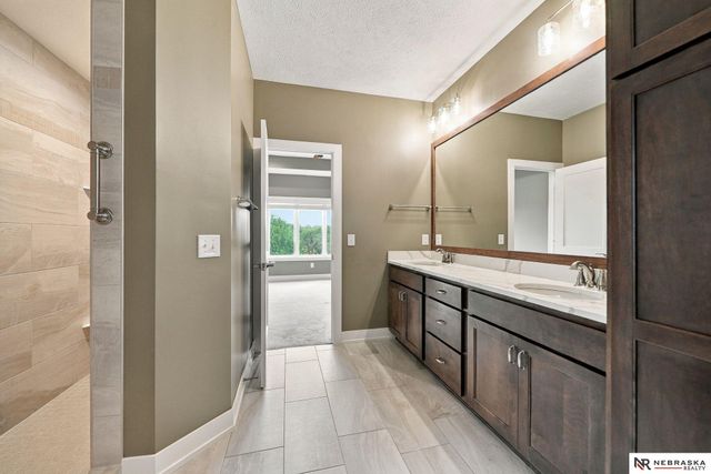 9200 Rattlesnake Road, Lincoln, NE 68520