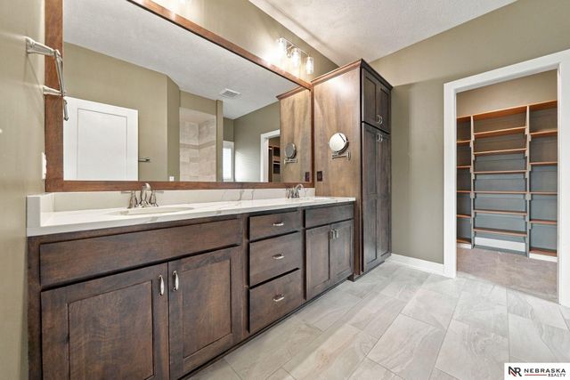 9200 Rattlesnake Road, Lincoln, NE 68520