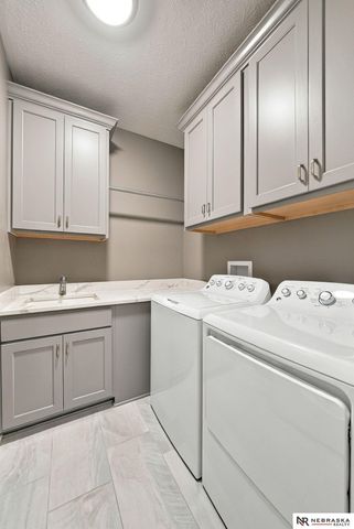 9200 Rattlesnake Road, Lincoln, NE 68520