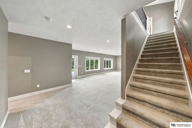 9200 Rattlesnake Road, Lincoln, NE 68520